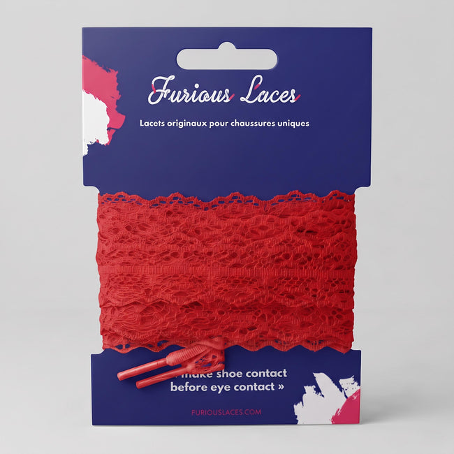 Lacets en dentelle rouges sur leur carton Furious Laces