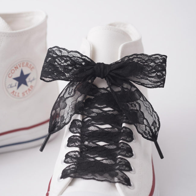 Lacets en dentelle noirs, noeud