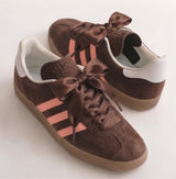 Paire de baskets marron avec lacets satin marron